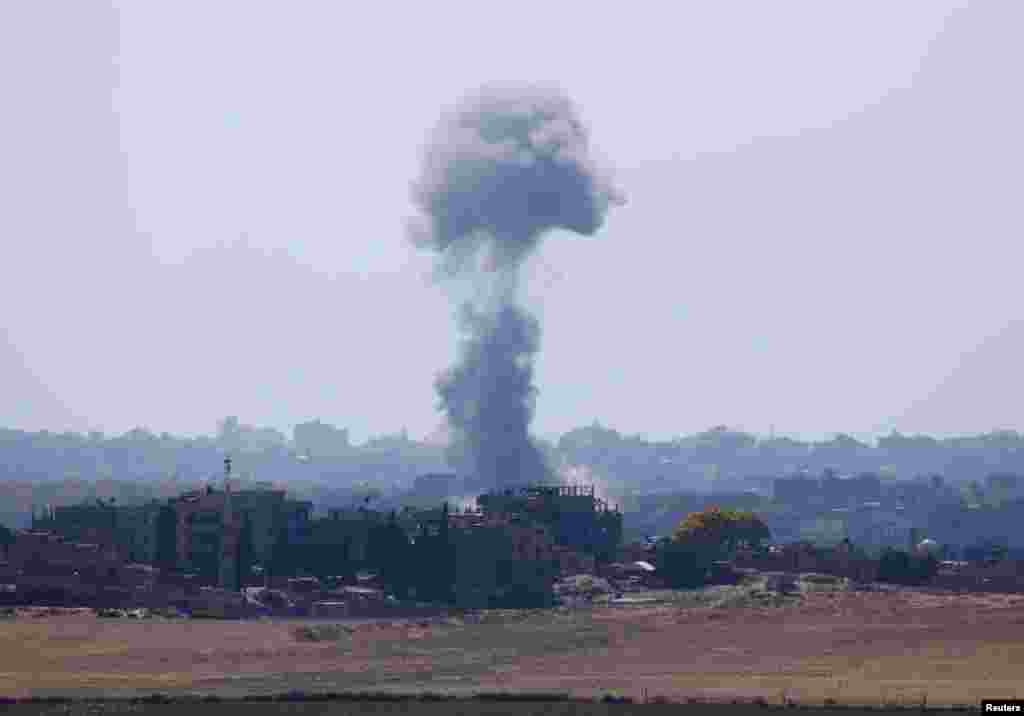 Smoke rises after an explosion in the northern Gaza Strip after Israeli airstrikes resumed in the Gaza Strip, July 15, 2014.