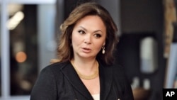 អ្នក​ស្រី Natalia Veselnitskaya មេធាវី​ដែល​ជាប់ពាក់​ព័ន្ធ​ជា​មួយ​រដ្ឋាភិបាល​ក្រុង​ក្រឹមឡាំង។ កូន​ប្រុស​របស់​លោក​ត្រាំ​បាន​និយាយ​ថា មេធាវី​រូប​នេះ​មាន​ព័ត៌មាន​អំពី​លោក ស្រី Hillary Clinton។