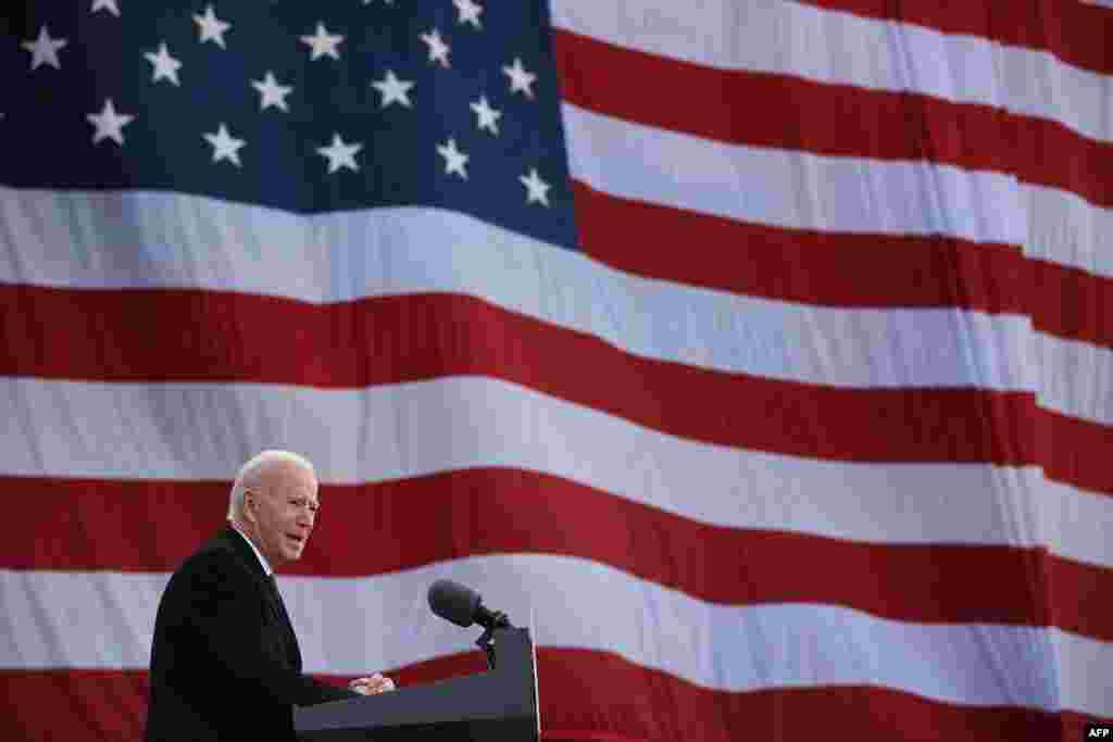 조 바이든 대통령 당선인이 델라웨어주 뉴캐슬의 주방위군 기지에서 연설했다.
