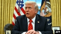 Başkan Trump, “Tüm rehineler Cumartesi günü saat 12.00’ye kadar bırakılmazsa, ki bu bence uygun bir zaman, (ateşkes) iptal edilsin. Bırakın kıyamet kopsun” dedi.