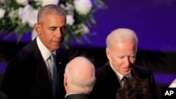 Bivši predsednik SAD Barak ObamaF i bivši potpredsednik Džo Bajden na sanhrani kongresmena Elajdže Kamingsa u Baltimoru, oktobar 2019. godine
