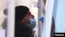 Testiranje na kovid na Tajms skveru u Njujorku