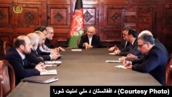 آقای غنی در درون جلسۀ فوق العادۀ شورای امنیت ملی افغانستان و در حضور اعضای آن با لوی درستیز پاکستان صحبت کرد