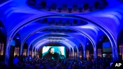 Para penonton menghadiri tayangan perdana serial TV "Game of Thrones" di Moskow, Rusia, 18 July 2017.