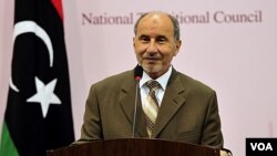 Ketua Dewan Transisi Nasional, Mustafa Abdel Jalil, menolak ideologi ekstremis kanan maupun kiri.