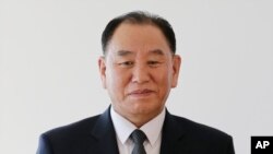 Kim Yong Chol, ancien chef des services de renseignement de l'armée nord-coréenne et l'un des collaborateurs les plus proches de Kim Jong Un , le jeudi 31 mai 2018 à New York. (Photo AP / Seth Wenig)