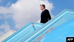 بازگشت آنتونی بلینکن، وزیر امور خارجه آمریکا، به اسرائیل در جریان تور خاورمیانه‌ای خود و پس از سفر به شش کشور عرب. فرودگاه بن‌گوریون در نزدیکی تل‌آویو. دوشنبه ۲۴ مهر ۱۴۰۲