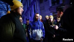 Para petani Prancis yang tergabung dalam serikat Coordination Rurale (CR) menggelar protes menentang kesepakatan dagang antara Uni Eropa dan Amerika Selatan dalam blok Mercosur, di Paris, pada 5 Januari 2025. (Foto: Reuters/Benoit Tessier)