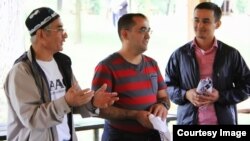 Olimjon Sharipov (chapdan), Chikagoda asoslangan vatandoshlar tashkiloti, O'zbek-Amerika Uyushmasi rahbari