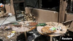 Le restaurant Cappuccino après l'attaque terroriste à Ouagadougou, Burkina Faso, le 18 janvier 2016.