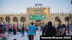 نمایی از مقابل یک مسجد در بخش تاریخی شهر قاهره 