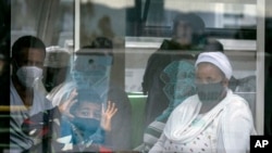 Fayilii - Namoota maaskii godhatanii baabura keessa taa'an, Finfinnee, Adoolessa 23, 2020