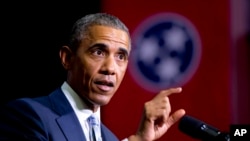 Presiden Obama menyampaikan pidato di Pellissippi State Community College, di Knoxville, Tennessee (9/1).