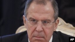 Menlu Rusia Sergei Lavrov mengatakan Moskow secara aktif bekerjasama dengan pemerintah Suriah maupun oposisi.