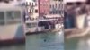 Un Gambien se noie sous les yeux des passants qui le filment à Venise