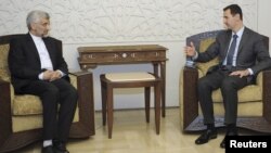 Presiden Suriah Bashar al-Assad saat menerima Ketua Dewan Keamanan Nasional Iran, Saeed Jalili di Damaskus (foto: dok). Iran berjanji memberikan dukungan penuh bagi rakyat Suriah.