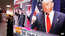 A TV screen shows pictures of U.S. President-elect Donald Trump, right, and North Korean leader Kim Jong Un, at the Seoul Railway Station in Seoul, South Korea, Nov. 10, 2016. 