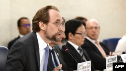 ឧត្ដម​ស្នងការ​អង្គការ​សហប្រជាជាតិ​ទទួល​បន្ទុក​សិទ្ធិ​មនុស្ស​លោក Zeid Ra’ad Al Hussein ថ្លែង​សុន្ទរកថា​នៅ​ក្នុង​ពិធី​បើក​កិច្ចប្រជុំ​លើក​ទី៣៨​របស់​ក្រុមប្រឹក្សា​សិទ្ធិ​មនុស្ស​របស់​អង្គការ​សហប្រជាជាតិ នៅ​ក្នុង​ក្រុង​ហ្សឺណែវ ប្រទេស​ស្វ៊ីស កាលពី​ថ្ងៃទី១៨ ខែមិថុនា ឆ្នាំ២០១៨។