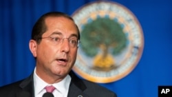 រូបឯកសារ៖ រដ្ឋមន្ត្រី​ក្រសួង​សុខាភិបាល​សហរដ្ឋអាមេរិក​ លោក​ Alex Azar ថ្លែង​សុន្ទរកថា​ នៅ​សេតវិមាន រដ្ឋធានី​វ៉ាស៊ីនតោនថ្ងៃ​ទី ៨ ខែកក្កដា ឆ្នាំ ២០២០២។