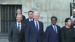 Hommage Chirac : Clinton et Sarkozy arrivent à Saint-Sulpice