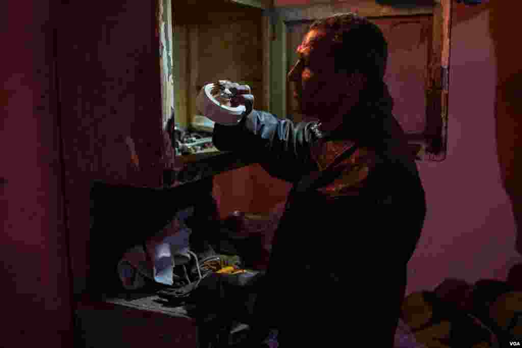 Abdallah is known for being an expert in fixing household appliances like barrel washing machines, locally made stoves, ovens and kitchen mixers. (Hamada Elrasam/VOA)