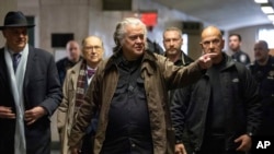 Steve Bannon duke mbërritur në Gjykatën e Nju Jorkut (11 shkurt 2025)