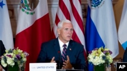 Wakil Presiden AS Mike Pence berbicara dalam pertemuan di Departemen Luar Negeri di Washington, 11 Oktober 2018.

