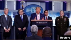 도널드 트럼프 미국 대통령이 1일 백악관 브리핑에서 발언하고 있다.