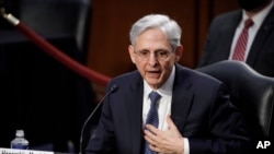 资料照片：被拜登总统提名为美国司法部长的加兰德法官在参议院司法委员会的确认听证会上回答参议员的提问。(2021年2月22日)