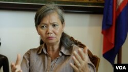 រូបឯកសារ៖ លោកស្រី​ មូរ សុខហួរ​ អនុប្រធាន​គណបក្ស​សង្គ្រោះជាតិ​ ផ្តល់​បទសម្ភាសន៍​ជាមួយ​ VOA ក្នុង​រាជធានី​ភ្នំពេញ​ នៅថ្ងៃ​ទី៦ ខែកញ្ញា​ ឆ្នាំ២០១៧។ (ហ៊ាន សុជាតា/VOA)