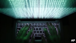 FILE - Dua warga negara Iran di AS dituduh melakukan peretasan, menjual perangkat lunak senjata. 