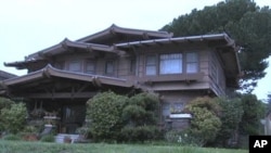 The West Adams district of Los Angeles has many homes in the Arts and Crafts style, some with Japanese and South Sea influences