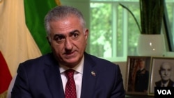 FILE - Exiled Iranian Crown Prince Reza Pahlavi talks to VOA Persian in Washington, April 14, 2021. (VOA Persian)