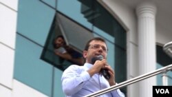 CHP candidate Ekrem Imamoglu is back on the campaign trail after his victory was annulled by electoral authorities. (VOA/D.Jones)