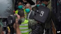 资料照片：原香港媒体大亨、《苹果日报》创办人黎智英(Jimmy Lai)被押抵香港终审法院。（2021年2月9日）