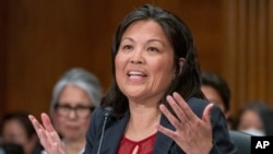 现任劳工部副部长苏维思2023年4月20日出席参议院健康、教育、劳工和养老金事务委员会有关她出任劳工部长的人事确认听证会。（美联社）