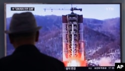 A man watches a TV news program showing a file footage of North Korea's rocket launch at Seoul Railway Station in Seoul, South Korea, April 28, 2016.