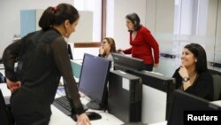 Employees of multinational headhunter Korn/Ferry work at the headquarters office of the company in Caracas, Venezuela, Aug. 3, 2015. 