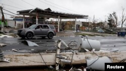 Instalasi listrik di Guayama, Puerto Rico terlihat porak poranda pasca hantaman Badai Maria yang melanda kawasan tersebut, 20 September 2017. (REUTERS/Carlos Garcia Rawlins).