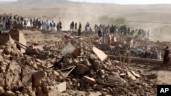 阿富汗西部地区星期六（10月7日）发生一次强震，死亡人数目前已经超过2000.地震导致1300多栋房屋完全被摧毁。