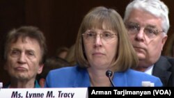 린 트레이시 주아르메니아 미국 대사(가운데).