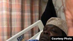 Wakili mzaliwa wa Kenya, Miguna Miguna, akiwa katika hospitali moja mjini Dubai.