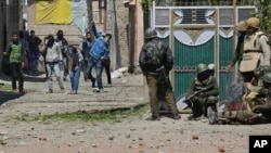 Bentrokan di Kashmir, Minggu, 9 April 2017.