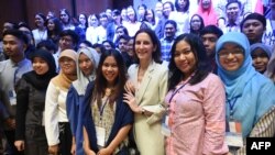FILE - Then-French ambassador to Indonesia Corinne Breuze (C) poses with Indonesian students leaving for France to further their university education, during an event organized by the French Institute in Jakarta, July 12, 2016.