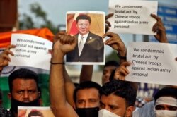 지난달 16일 인도 아마다바드에서 중국과의 군사 충돌에 항의하는 집회가 열렸다.
