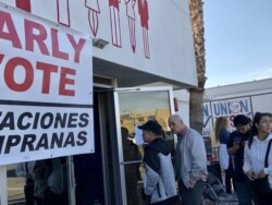 Taxi union member Gary Bauman reaches the front for early caucus voting after spending 90 minutes in line, in Las Vegas, Nevada. (Carolyn Presutti/VOA)