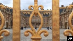 People walk at the courtyard of the Chateau de Versailles, west Paris, June 7, 2020. The Chateau de Versailles was reopened on June 6. 