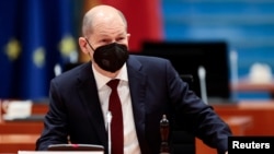 Kanselir Jerman Olaf Scholz menghadiri rapat kabinet di Berlin, 12 Januar 2022. (REUTERS/Hannibal Hanschke)