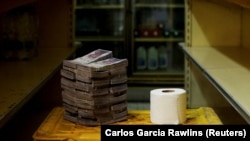 One roll of toilet paper cost 2.6m bolívar