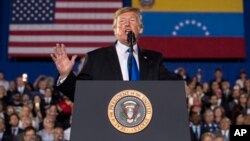 Presiden Donald Trump berbicara di hadapan Komunitas Venezuela-Amerika di Florida Ocean Bank Convocation Center di Florida International University, Miami, Florida, 18 Februari 2019.